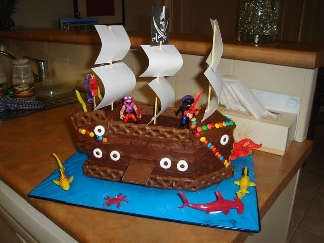 Here is the pirate cake that I did for DS's last birthday