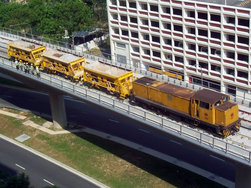 Deli Loco with 3 Hopper Wagons