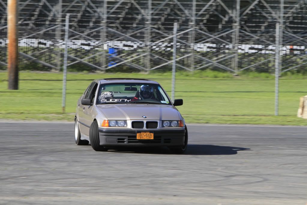 http://i143.photobucket.com/albums/r146/CosseyOwns/LVD%20Drifting/_MG_5390.jpg