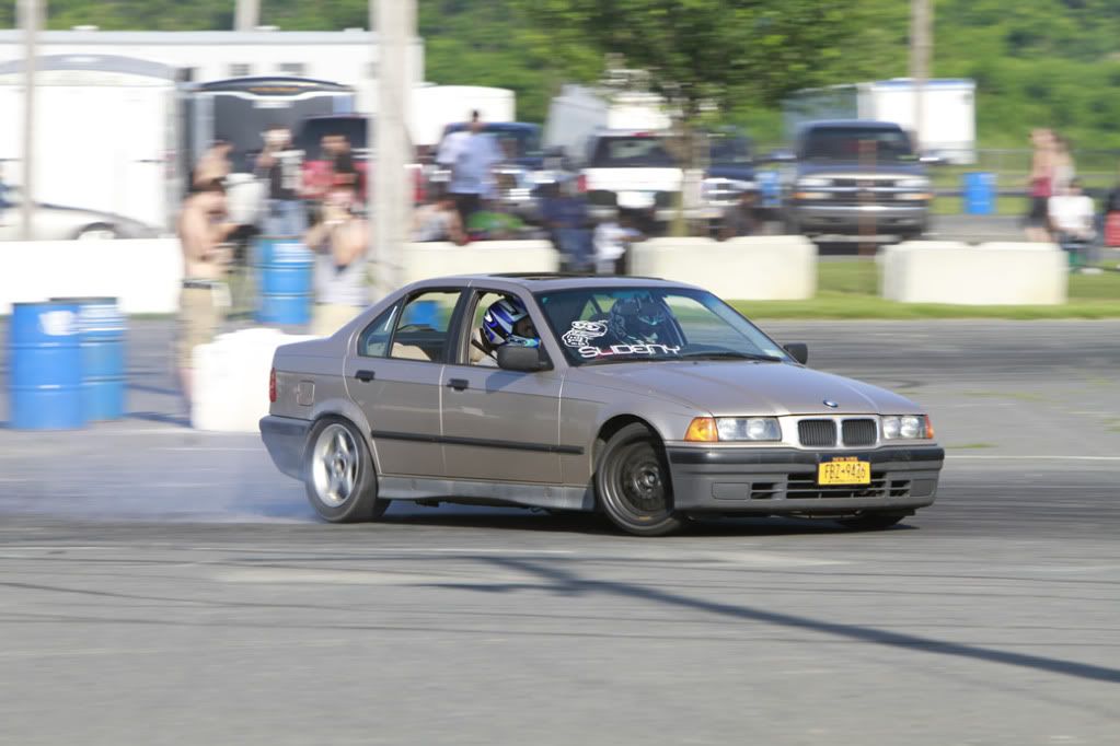 http://i143.photobucket.com/albums/r146/CosseyOwns/LVD%20Drifting/_MG_5598.jpg