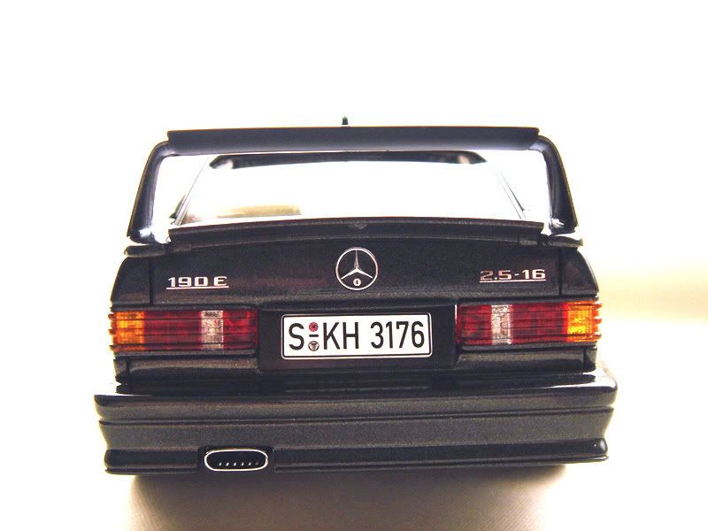 autoart-mercedesbenz190e2-8.jpg