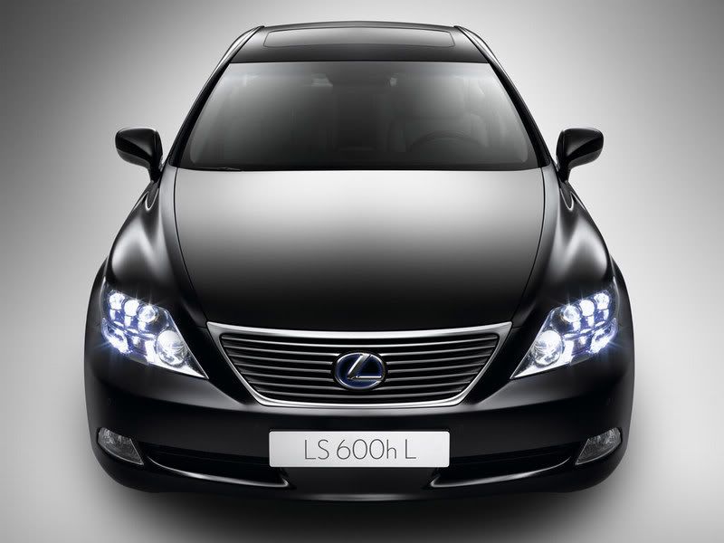 lexusls600h04af0.jpg