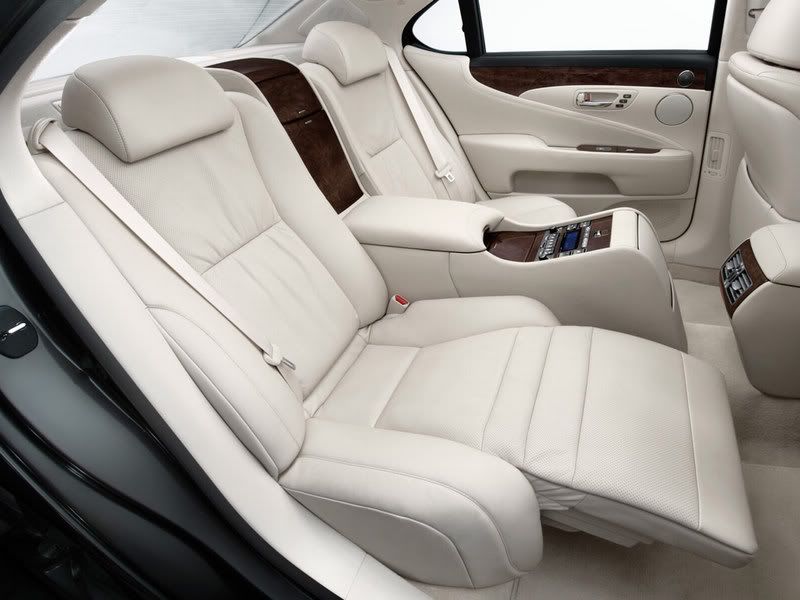 lexusls600h06wr0.jpg