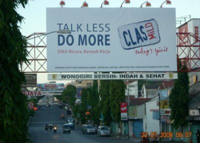 rokok,sehat, iklan rokok di wonogiri, Papan iklan raksasa di jalan raya utama Wonogiri
