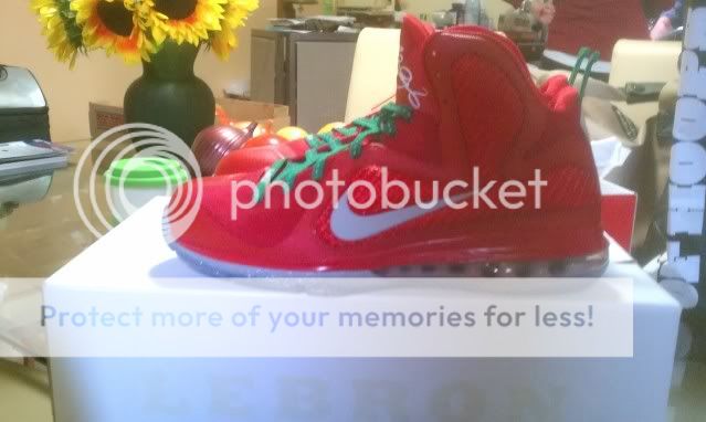 Nike Air Max LeBron 9 Christmas Size 10.5 sprite solar red south beach 