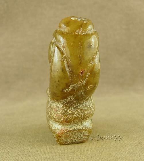 CHINESE HONGSHAN JADE HUMAN PENDANT  